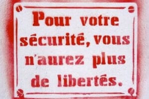 D'après un neuroscientifique, penser par soi même c'est être complotiste