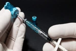 Un rapport français conclu que la vaccination doit être interrompue