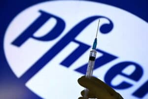 Pfizer finance la politique française