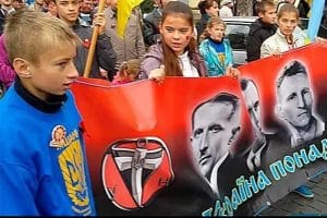 Ukraine - éducation enfants nazis