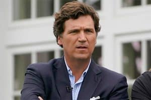 Tucker Carlson face à l’uniparti étasunien